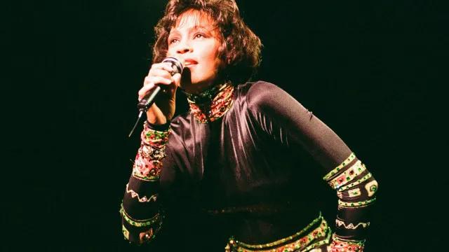 Espólio de Whitney Houston rebate Oprah Winfrey após fala sobre queda em palco