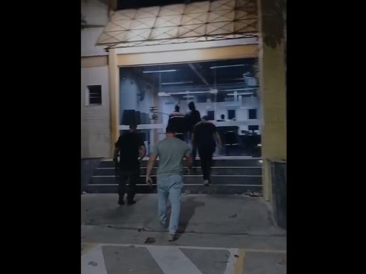 Família se revolta após suspeito de estuprar menina de 4 anos ser liberado da DP: 'período eleitoral', explica delegado