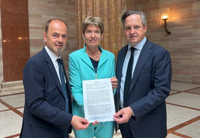 Umfangreiche Anfrage: Alois Hechenblaikner, Martina Diesner-Weis und Johannes Schmuckenschlager. Foto: ÖVP-Klub