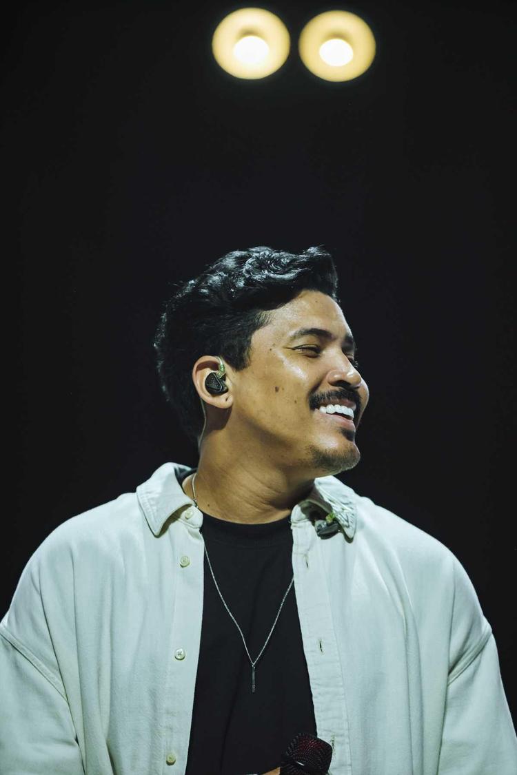 Jhonas Serra apresenta o single 