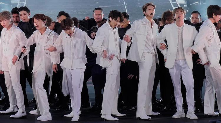 Merch oficial de BTS en CDMX: precios, horarios y dónde comprar en el Estadio GNP