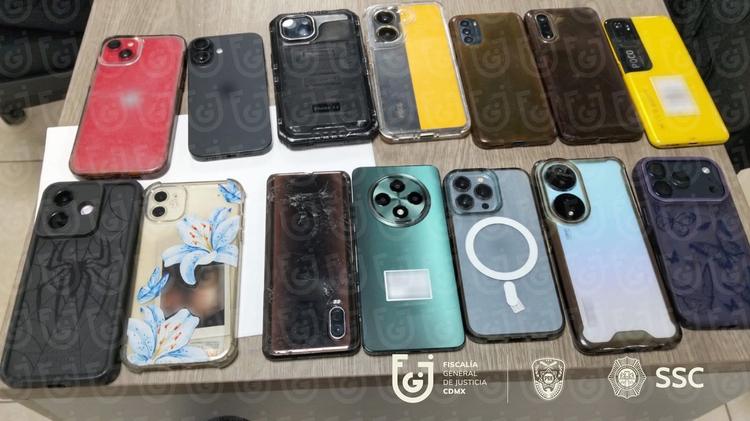 Fiscalía de la CDMX busca a dueños de 23 celulares recuperados tras robos en el Fan Fest del Zócalo