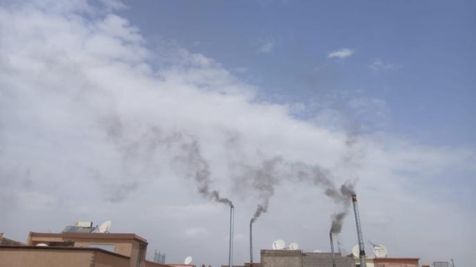 مواد ممنوعة لتشغيل حمام..مواطنون ينتقدون السلطات ويطالبون بتدخل والي جهة مراكش