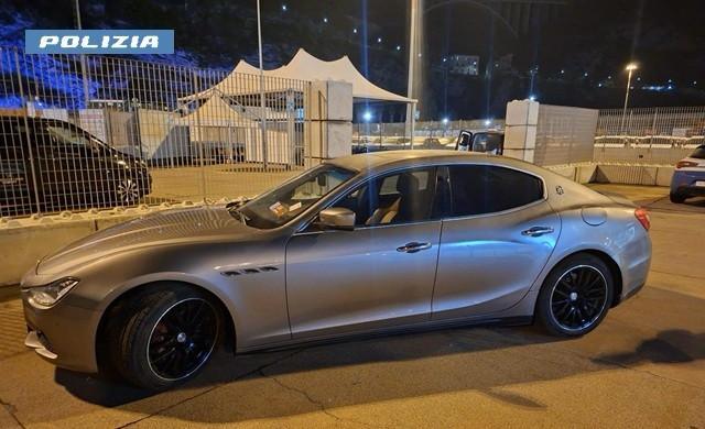 Salerno, Maserati rubata sequestrata al porto: denunciato guidatore