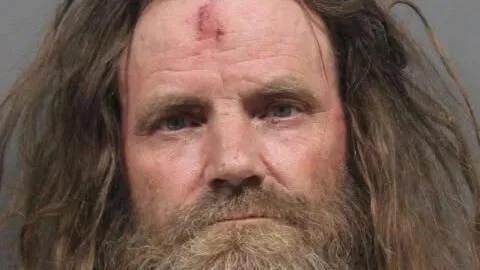 Homem com longo passado criminal foge da polícia de Bellingham a Franklin