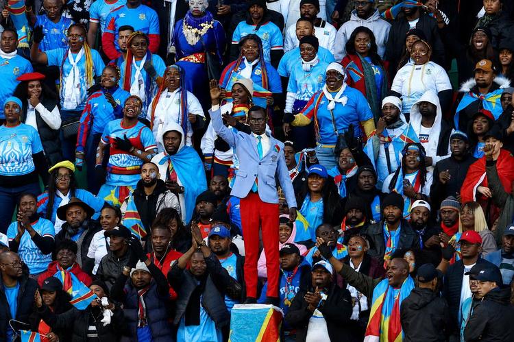 Após ficar fora da primeira partida, torcedor da RD Congo que fica imóvel durante os jogos estreiará na Copa; entenda quem é