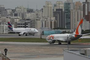 Cade abre investigação sobre preços de passagens de Gol e LATAM