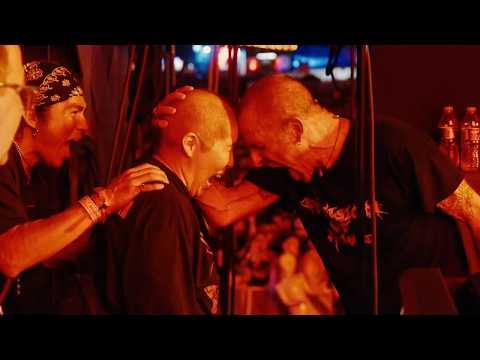 Com câncer em estágio 4, fã raspa a cabeça de Randy Blythe (Lamb of God)