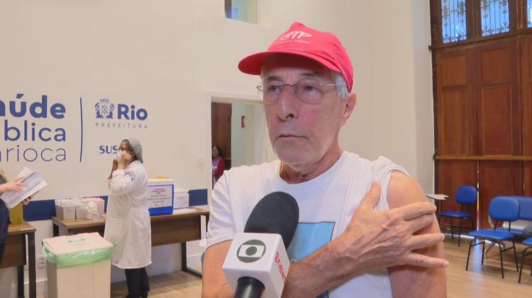 Vacina atualizada contra a Covid começa a ser aplicada em idosos e gestantes no Rio