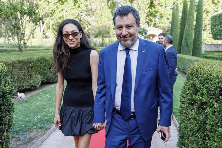 Meloni "manda" il governo ma decide di non esserci. La via del disgelo sarà lunga
