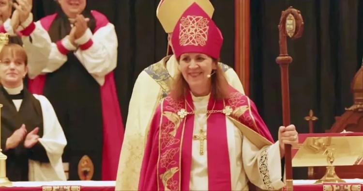Primera mujer abiertamente lesbiana ordenada en la iglesia estadounidense