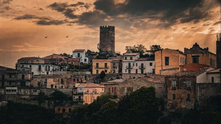 👉 Il nostro splendido borgo 🏰 ▶️ Foto di Angelo Scollo ⬆️