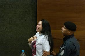 Monique Medeiros se entrega à polícia após STF rejeitar recursos da defesa