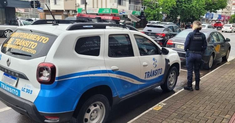 Vereadores aprovam projeto que abre caminho para volta de multas por câmeras no estacionamento rotativo de Balneário Camboriú