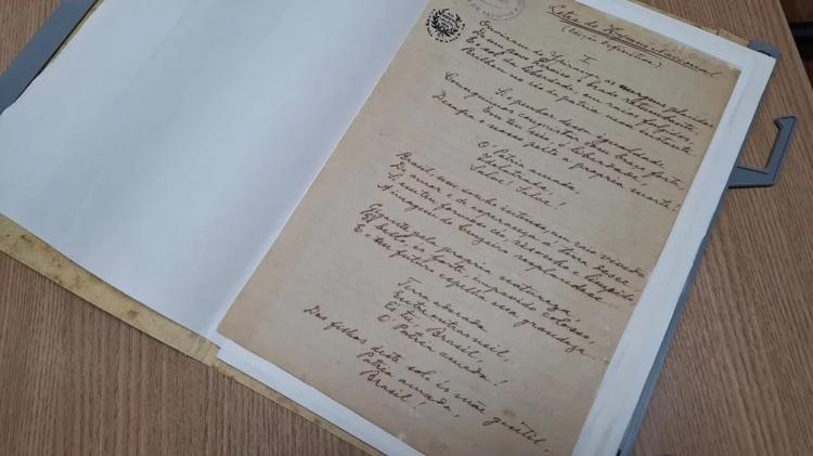 Ambiente monitorado, uso de luvas e segurança reforçada: manuscrito e partitura originais do Hino Nacional Brasileiro têm cuidado redobrado