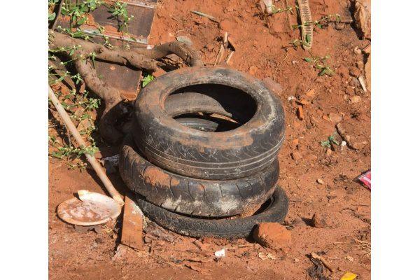Moradores da Zona Norte em Panambi denunciam descarte irregular de pneus e material de construção