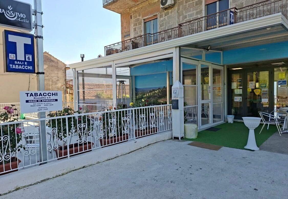 Roccadaspide, furto nella notte in un tabacchino: portati via tabacchi e Gratta e Vinci