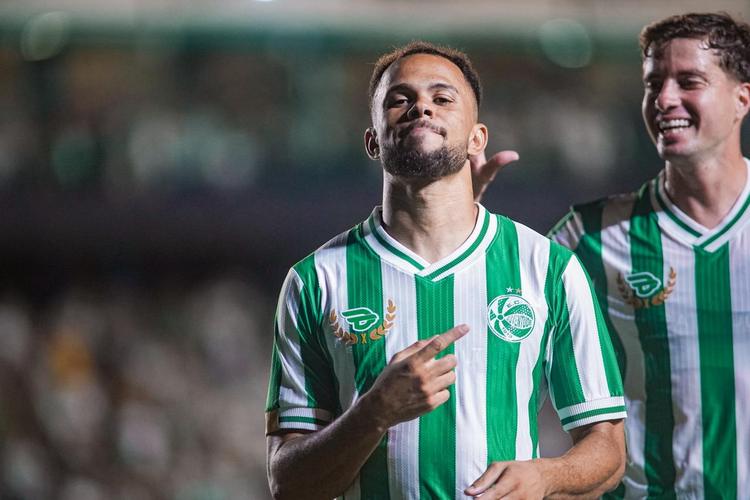 Meio-campista entra na reta final de recuperação e se aproxima de retorno no Juventude