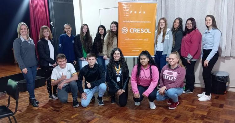 Cresol reúne mais de 2 mil jovens em projeto Juventude Conectada em 18 estados brasileiros