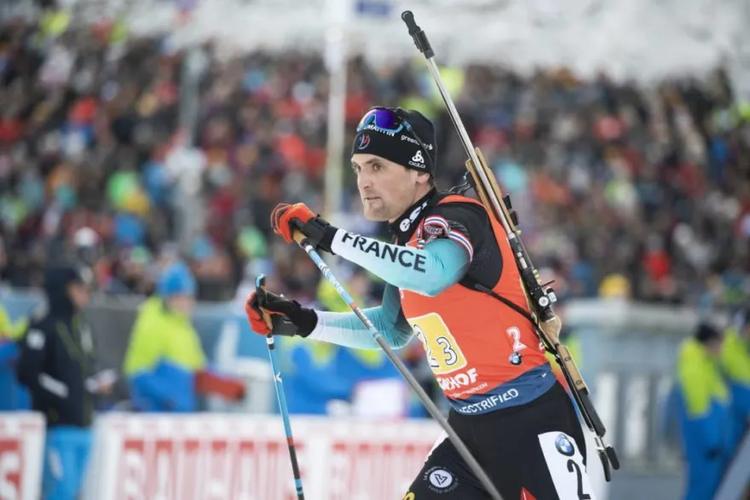 BIATHLON - Malgré un trou noir d’Emilien Jacquelin en tout début de course, Martin Fourcade, Simon Desthieux et Quentin Fillon-Maillet ont arraché une superbe deuxième place venue de très loin, lors du relais d’Oberhof. Les bleus se sont inclinés derrière la Norvège privée des frères Boe !