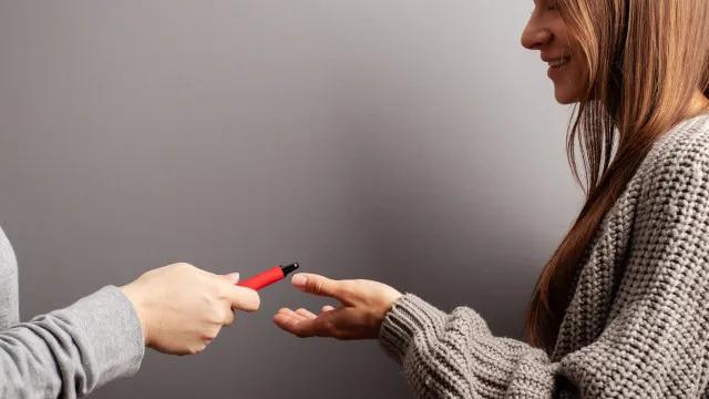 Uso de vapes por adolescentes acende preocupação entre especialistas