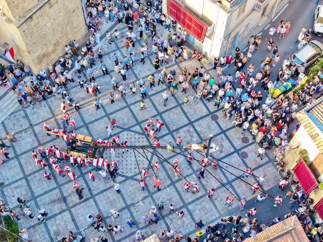 Momenti che fanno battere il cuore di un'intera comunità. Questa foto è solo un piccolo assaggio della giornata incredib...