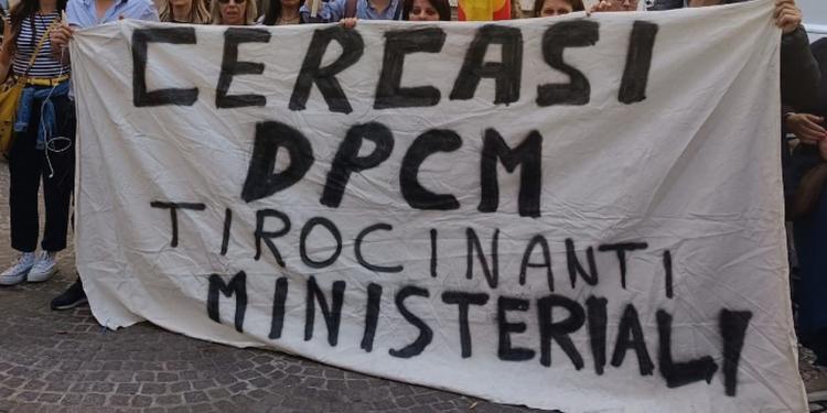 Ex tirocinanti ministeriali e idonei Pa, in Calabria c'è un esercito di precari che resta nel limbo