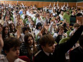 Ucraina: 3 milioni di studenti tornano a scuola tra rifugi antiaerei e lezioni online