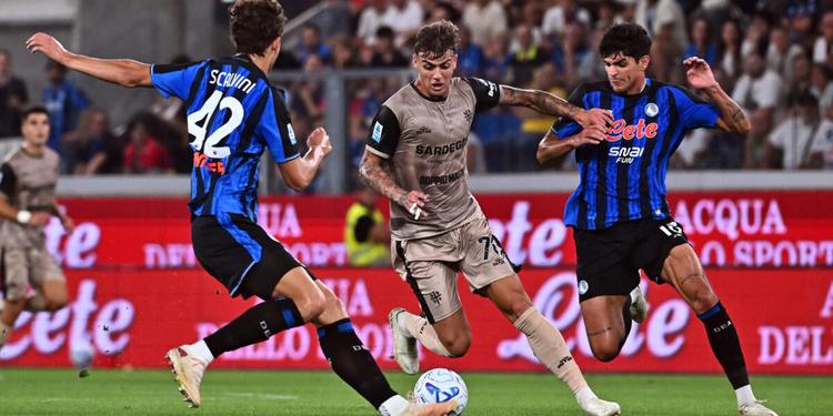 Cagliari da sogno: Mendy e Maldini stendono l'Atalanta 2-1. La squadra di Pisacane vola al secondo posto