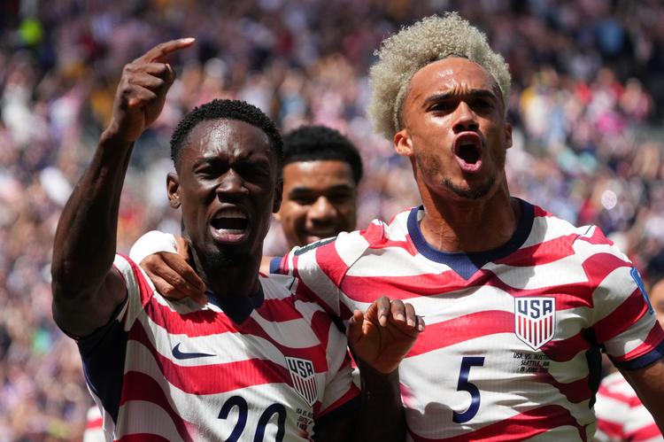 U.S. beats Australia 2-0 to advance to World Cup knockout round