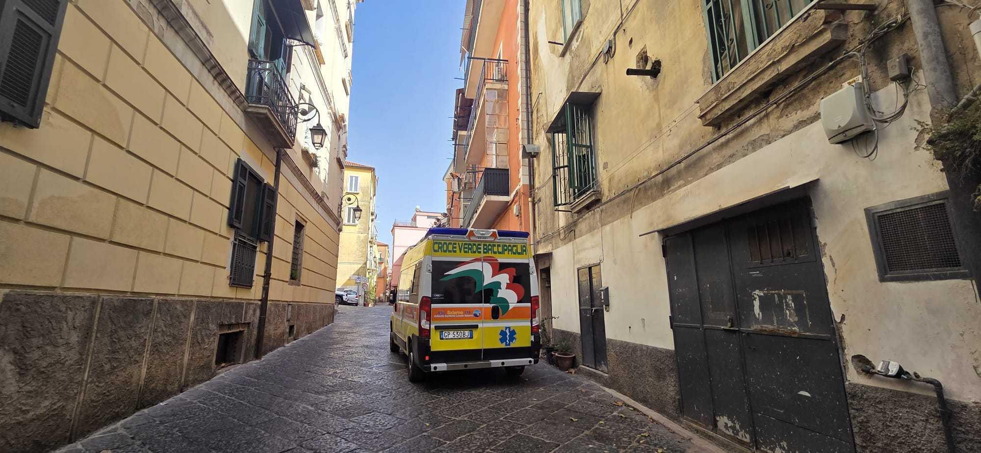 Eboli, anziana fragile soccorsa in casa dalla Polizia Municipale: atti inviati alla Procura