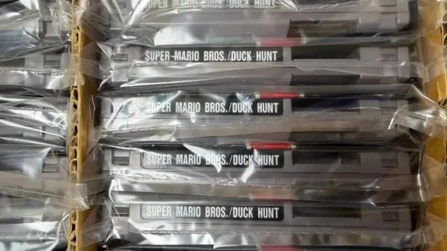 Caixa esquecida revela 97 cartuchos raros de Super Mario e Duck Hunt