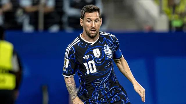 Com gol de Messi, Argentina bate Jordânia e faz segunda melhor campanha da Copa