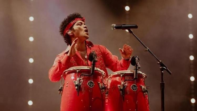 Bruno Mars sí que es mundial: un atardecer setentero en el Metropolitano más rojo