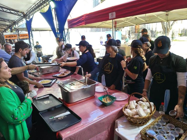 O tradicional Almoço Italiano no Largo da Catedral marcou mais um belo momento da Festa de Sant’Ana!