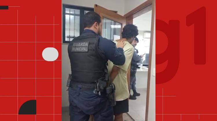 Taxista e passageiras são feitos reféns em Vitória; motorista joga carro contra a Guarda Municipal para pedir ajuda