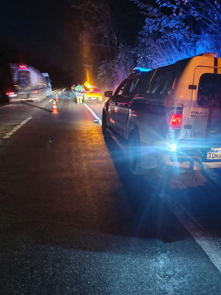 Homem é atropelado por carro e morre na MG-050, em Carmo do Cajuru
