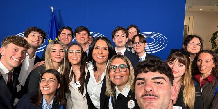Nostos, studenti calabresi e giovani talenti per costruire il futuro del Sud