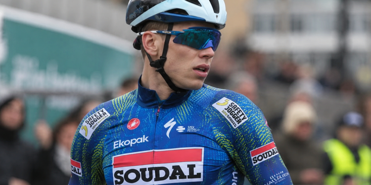 Giro d’Italia, Magnier vince la prima tappa e conquista la maglia rosa