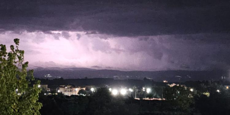 Maltempo, tempesta di fulmini e piogge abbondanti soprattutto nel Reggino: allerta arancione in Calabria