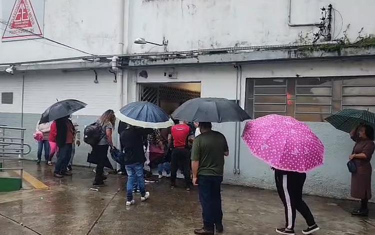 Eleições 2026: locais de votação têm movimento tranquilo durante manhã chuvosa no Sul de Minas
