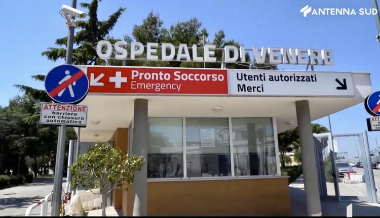 Triggiano, 22enne ferito a colpi di pistola: indagini in corso