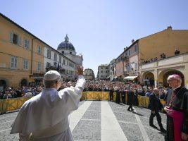 Leone XIV primo Papa in barca sul lago di Albano. Don Rozmus: “Un gesto di gratitudine verso il popolo che lo accoglie”