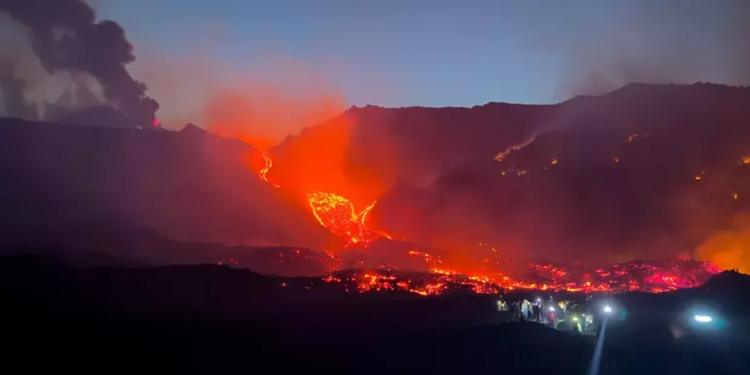 Si placa una bocca di fuoco, ma l’Etna non si ferma e non sembra dar tregua