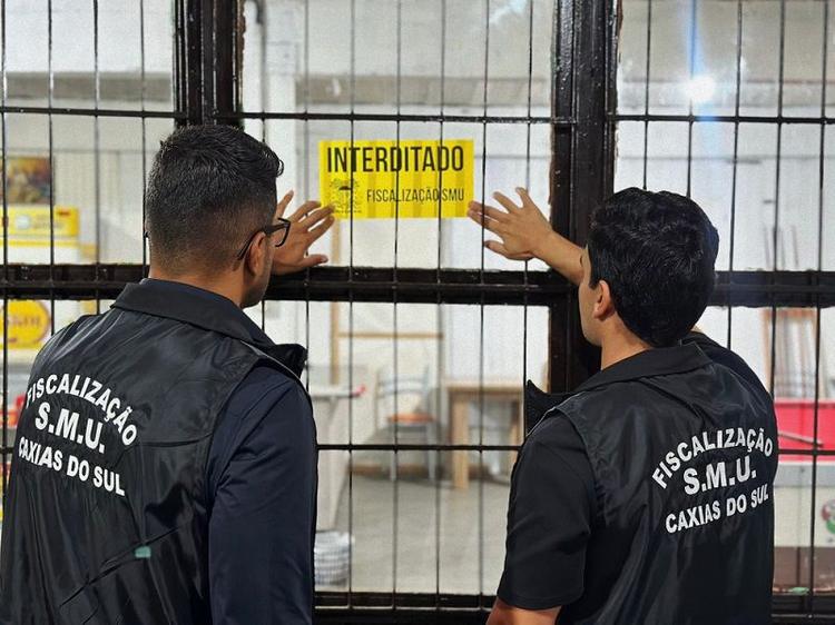 Fiscalização contra perturbação do sossego interdita dois estabelecimentos em Caxias do Sul