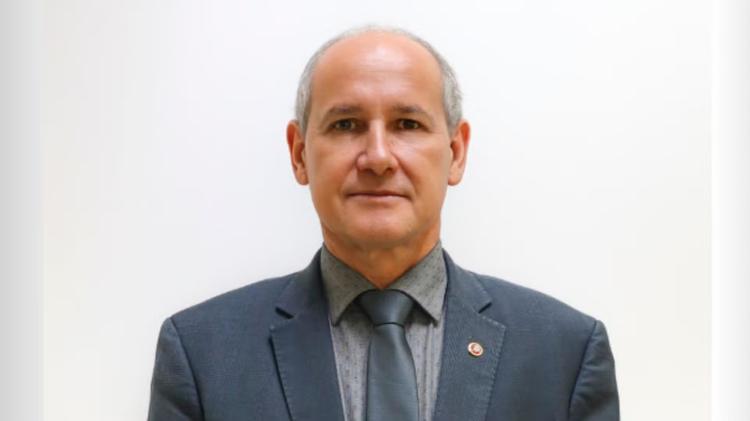 Quem é o procurador que pediu expulsão de Bolsonaro do Exército e recebeu medalha militar