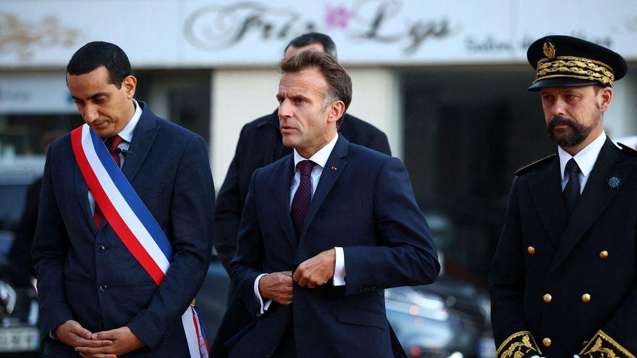 Attaque dans les Yvelines&nbsp;: Emmanuel Macron dénonce un "attentat" commis "sur la base d'une idéologie raciste"
