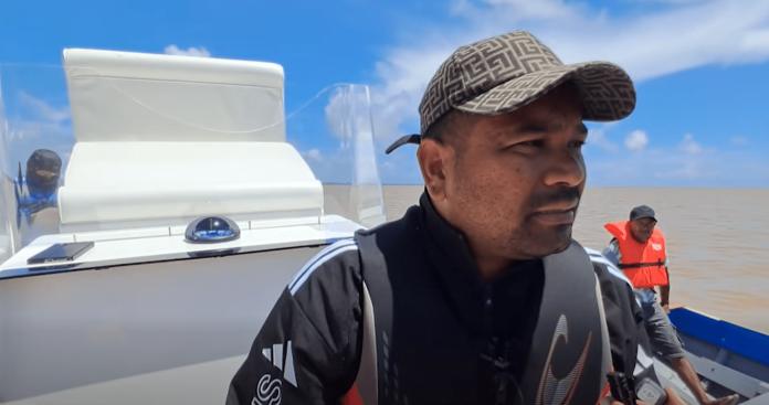 Guyana opposition leader Azruddin Mohamed, who has participated directly in the search along the Pomeroon River from Sunday, said his search teams recovered more than 25 bodies in a single stretch of the operation and renewed his call for Guyana's Minister of Public Works Juan Edghill to resign. 
