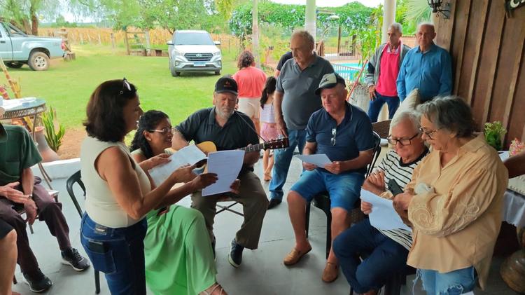 Encontro organizado por professoras aposentadas reúne amigos no interior de SP