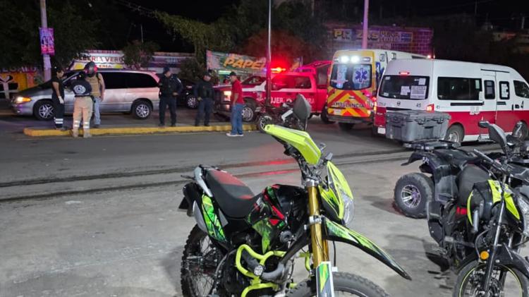 Motociclista menor de edad choca contra camellón en Tlaltizapán y se salva de milagro